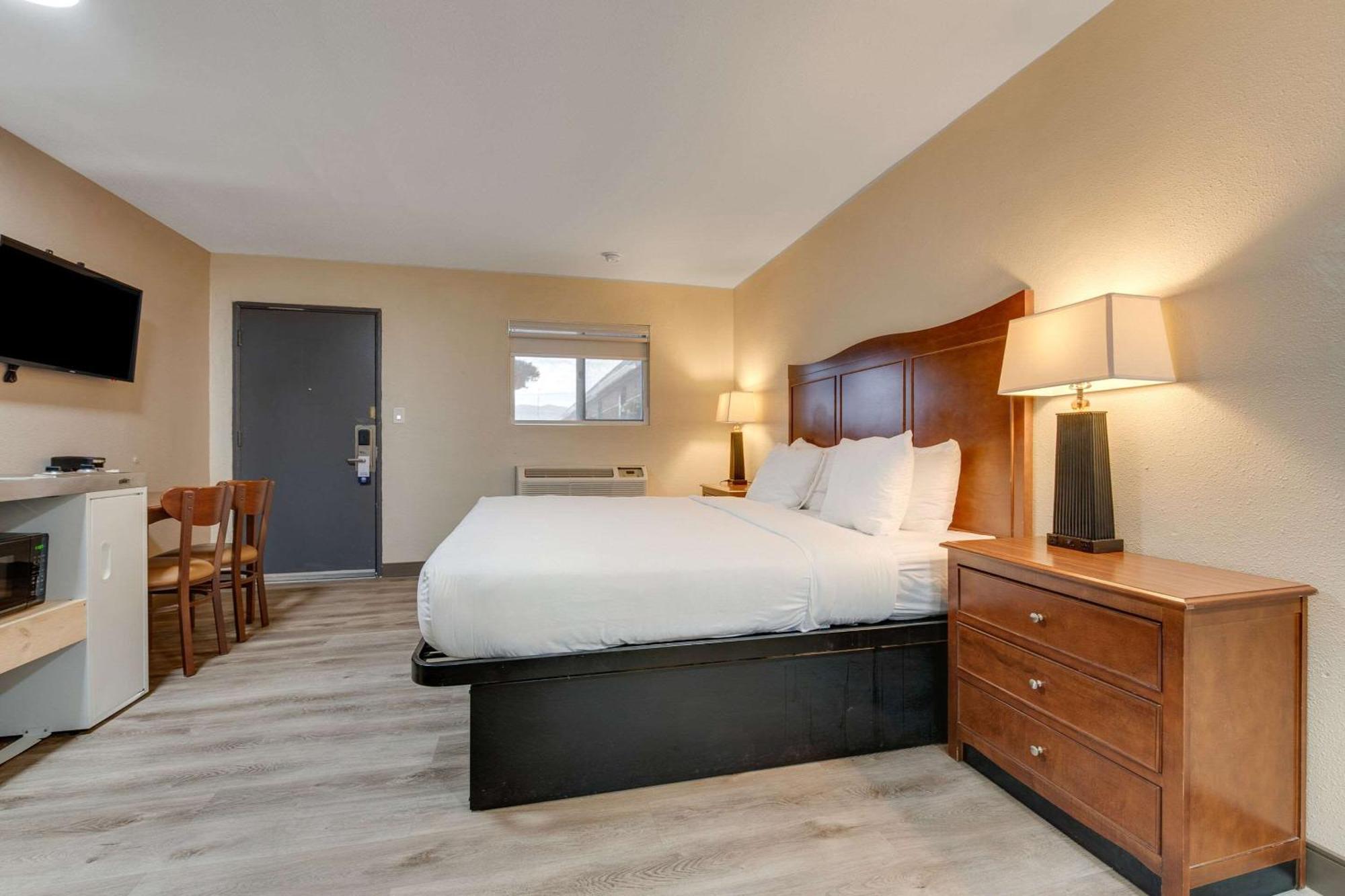 Hotel Suburban